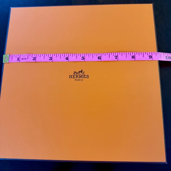 Empty Hermes Orange scarf box with ribbon and tissue - Picture 5 of 5